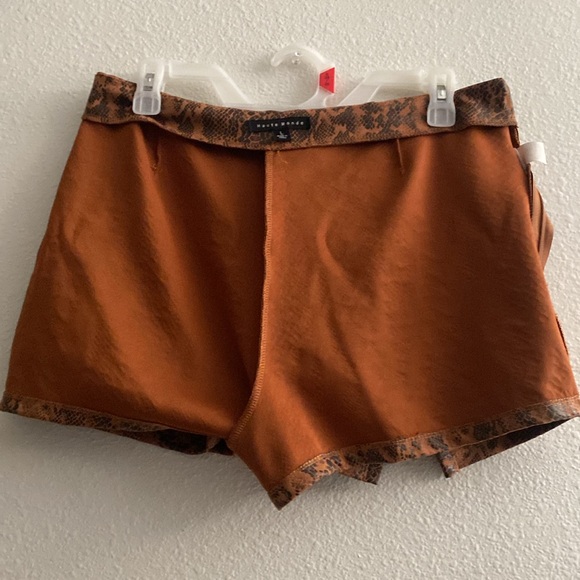 Women’s tan snake skin skort - Picture 4 of 5